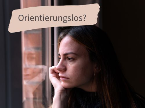 PsychologischeBeratung-500x375 Ist das schon alles gewesen? Kennst du diese Stimme in deinem Kopf, die nie leise ist? Die dich zweifeln lässt, dich antreibt, dich kritisiert – bis du dich selbst kaum noch spürst? Dein Alltag besteht aus Pflichten, Erwartungen und ständiger Anstrengung. Du gibst dein Bestes, willst es allen recht machen und bleibst dabei selbst auf der Strecke. Perfektionismus, innere Unruhe und das Gefühl, nur noch zu funktionieren, bestimmen deinen Tag. Und nachts liegst du schlaflos wach – müde, aber gedanklich hellwach. Du fragst dich: „Soll das so weitergehen? Was will ich wirklich? Ist da nicht mehr im Leben?“