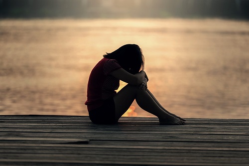 girl-1822702_1920 Ist das schon alles gewesen? Kennst du diese Stimme in deinem Kopf, die nie leise ist? Die dich zweifeln lässt, dich antreibt, dich kritisiert – bis du dich selbst kaum noch spürst? Dein Alltag besteht aus Pflichten, Erwartungen und ständiger Anstrengung. Du gibst dein Bestes, willst es allen recht machen und bleibst dabei selbst auf der Strecke. Perfektionismus, innere Unruhe und das Gefühl, nur noch zu funktionieren, bestimmen deinen Tag. Und nachts liegst du schlaflos wach – müde, aber gedanklich hellwach. Du fragst dich: „Soll das so weitergehen? Was will ich wirklich? Ist da nicht mehr im Leben?“